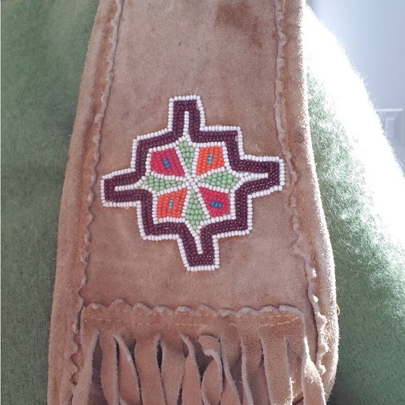 Indigenous beaded buckskin fringe vest - First Nations/ native beadwork - Picture 4 of 7